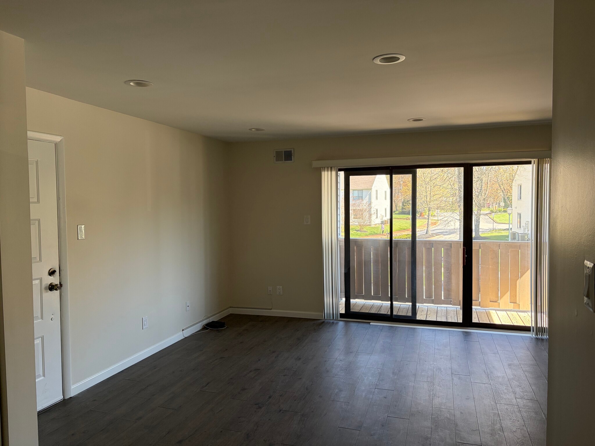 Building Photo - 706 The Woods