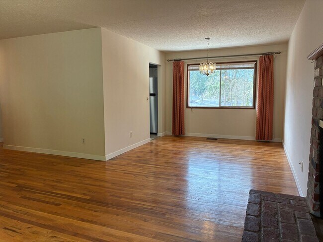 Building Photo - Beaverton Home Available ! Inquire today for a tour !