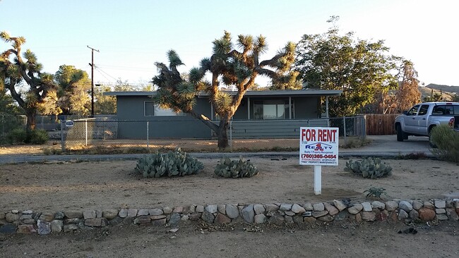 Building Photo - 56633 Bonanza Dr