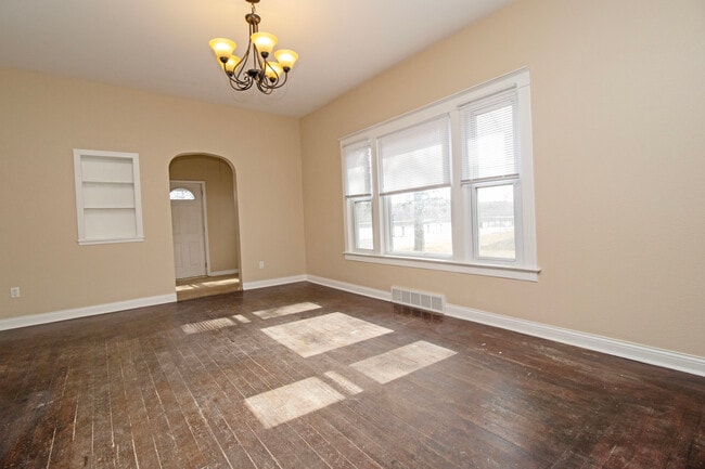 Building Photo - 415 Riverside Ave N