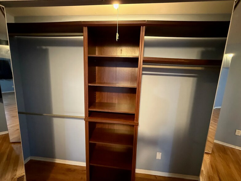 Building Photo - 2884 E Eisenhower Pky