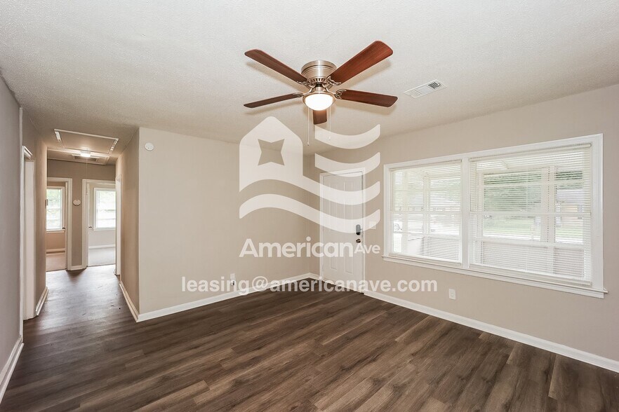 Building Photo - 4016 Singer Dr