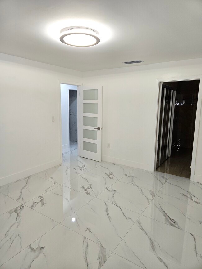 Building Photo - 1822 SW 102nd Pl