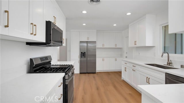 Building Photo - 1152 W Wakefield Ave