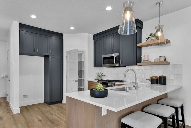 Building Photo - Modern Comfort & Rustic Charm in Prime Boi...