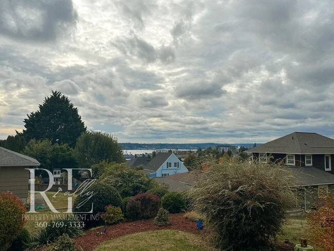 Building Photo - Enjoy Breathtaking Sunsets in the Heart of Manette