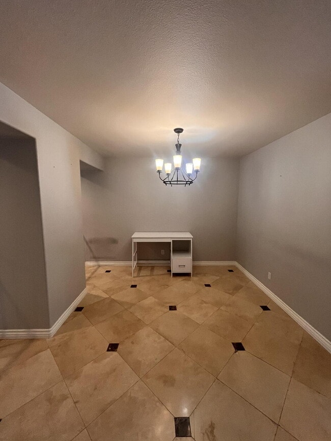 Building Photo - $3,800 - 2 Bed / 2.5 Bath Townhouse in the Crest Del Mar community