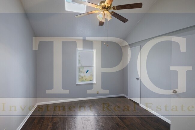 Building Photo - Newly Renovated, Pet Friendly Home in KCMO!