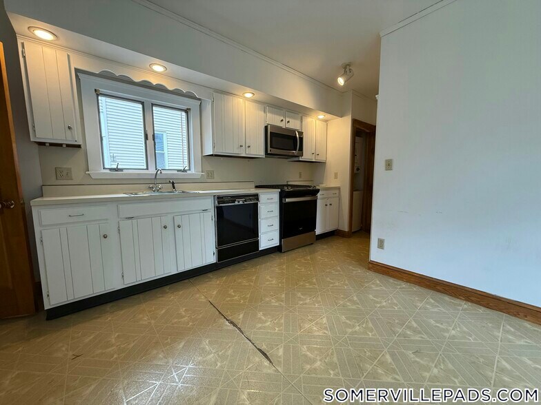 Building Photo - 80 Curtis St