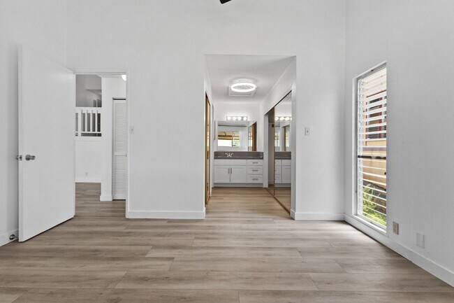 Building Photo - 98-364 Kilihe Way