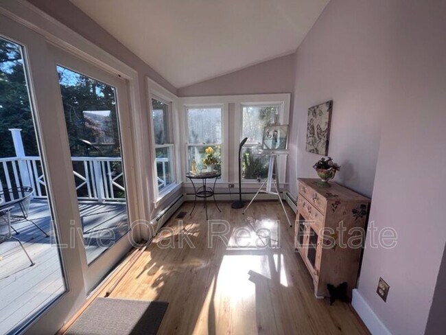 Building Photo - 774 W 51st St