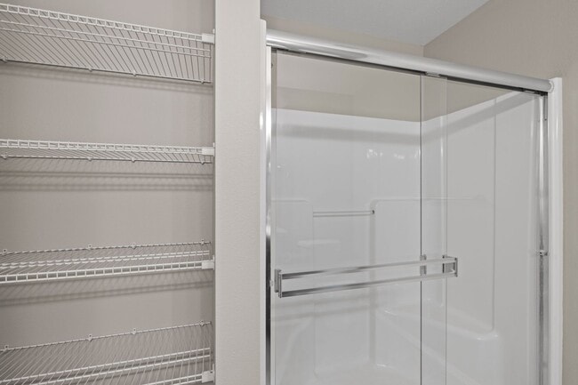 Building Photo - Beautiful 4 Bedroom Home in Willard School Districts