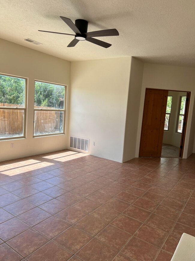 Building Photo - Charming Southwest Living Near Santa Fe Co...