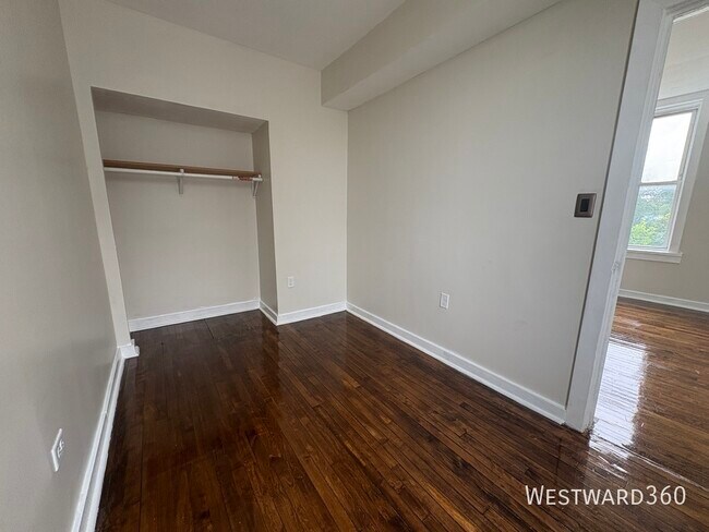 Building Photo - 1141 S Francisco Ave