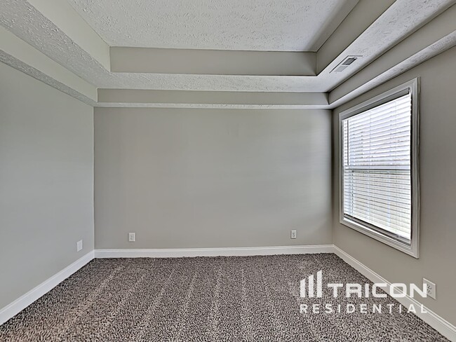 Building Photo - 531 Falkland Cir