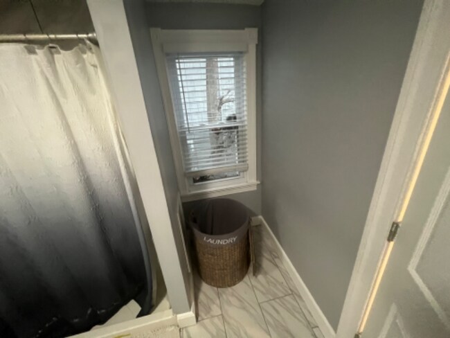 Building Photo - 283 Grand Ave