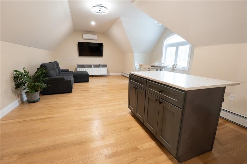 Building Photo - 197 Old Great Rd