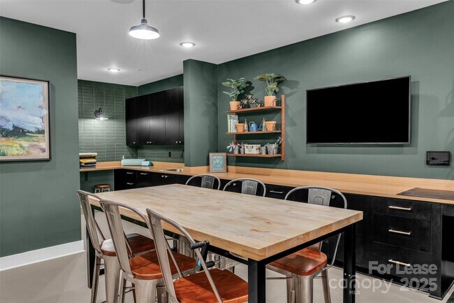 Building Photo - 9821 Research Dr