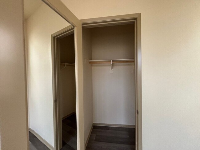 Building Photo - *** $500 Move in special if lease is signe...