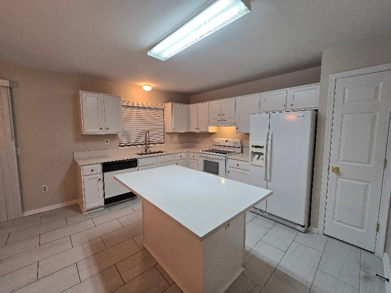 Building Photo - 16 Windbluff Ct