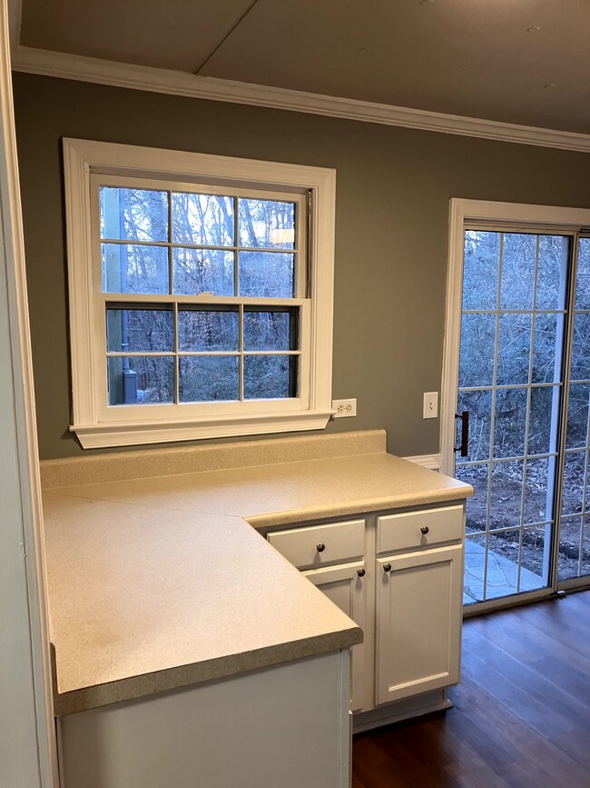 Dining area next to Kitchen - 6480 Medlock Rd