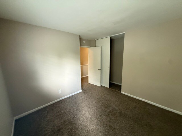 Building Photo - 8640 Roanoke Dr