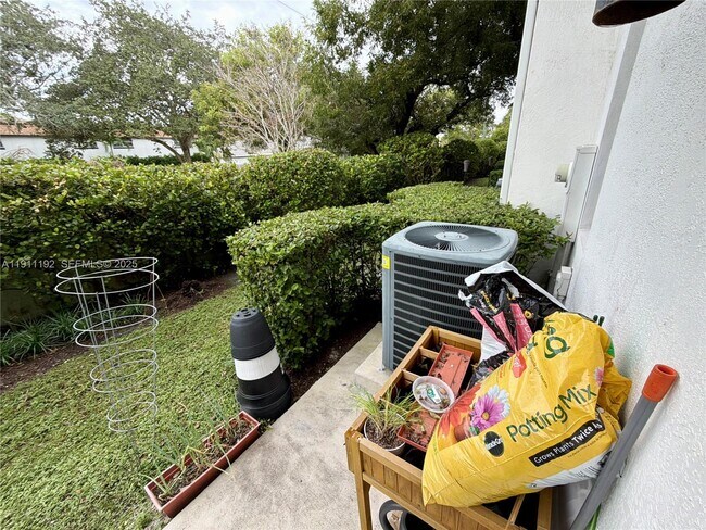 Building Photo - 913 NW 45th Terrace