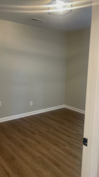 Building Photo - 3223 Summit Ave