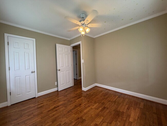 Building Photo - 4/2 House in Rosemount Park- $1,495