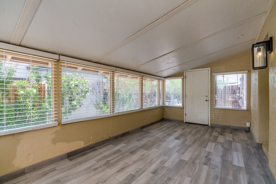 Building Photo - 1132 E Florita St