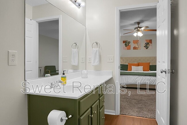 Building Photo - 124 Larkspur Dr