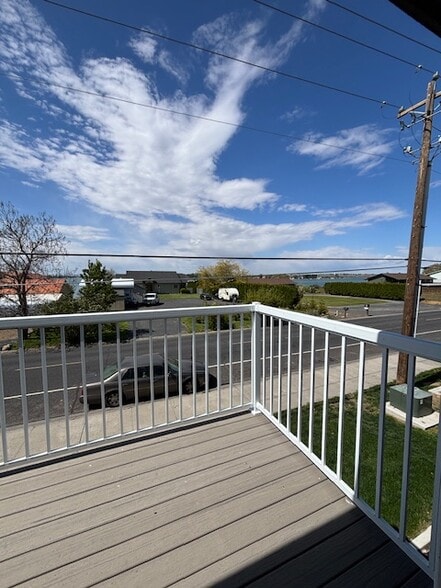 Building Photo - 2713 W Marina Dr