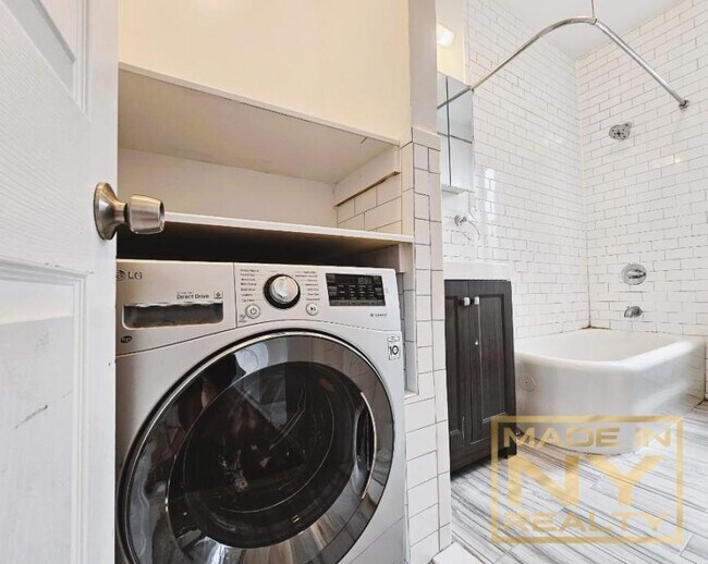 Building Photo - 1 bedroom in ASTORIA NY 11103