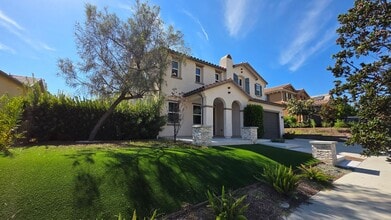 Building Photo - MOVE-IN READY 5+4 in Simi w/mountain views...