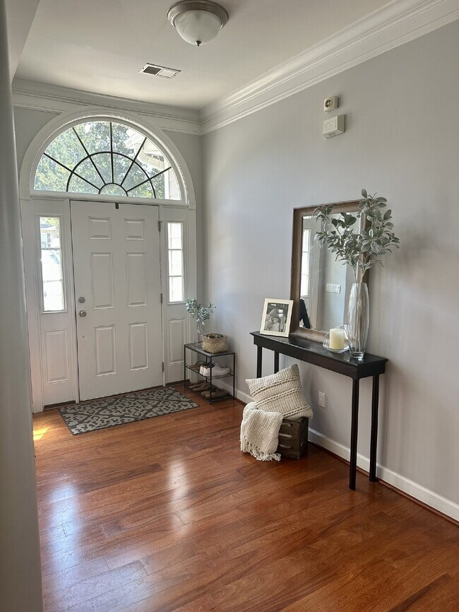 Building Photo - Beautiful 4-Bedroom Home in Desirable Baynard Park! | Hardwood Floors, Corian Countertops & Priva...