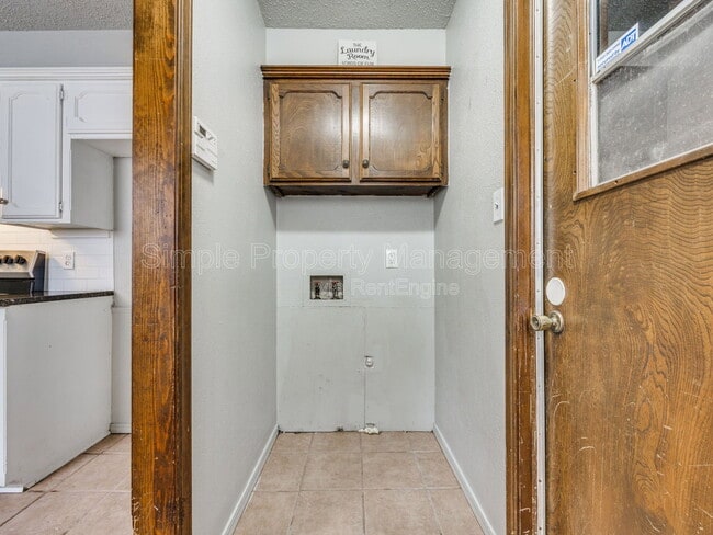 Building Photo - 1706 High Meadows Dr