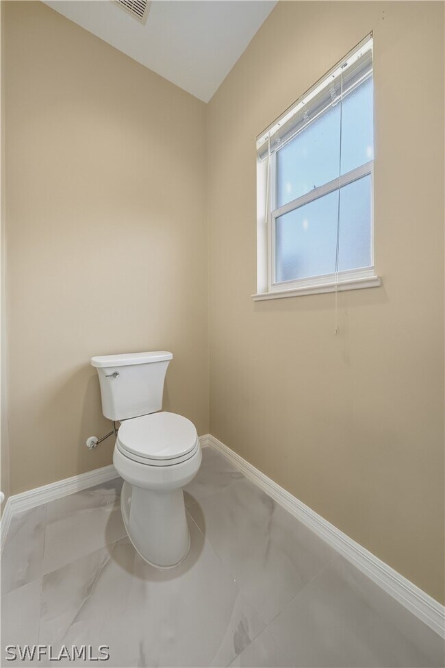 Building Photo - 128 Heritage Way