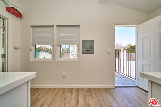 Building Photo - 347 S Highland Ave