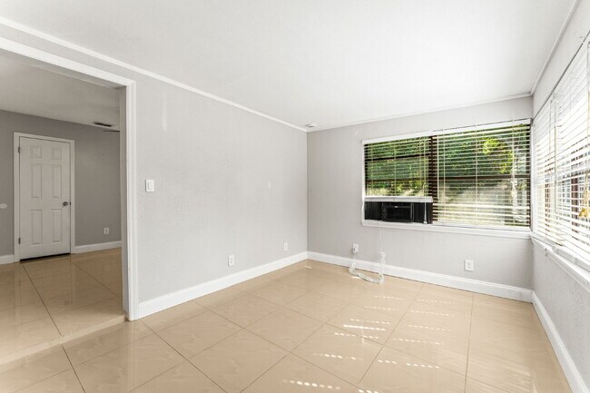 Building Photo - Charming 3-Bedroom Home with 2 Full Baths ...