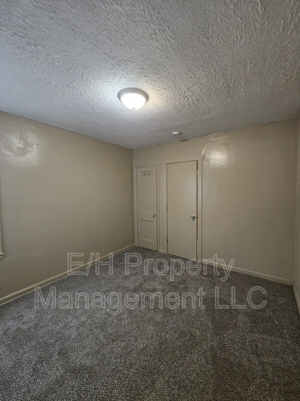 Building Photo - 1419 S Martinson St