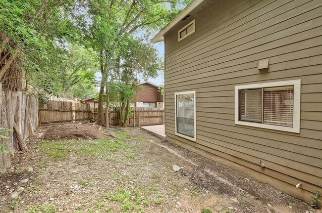 Building Photo - 6519 Hart Ln