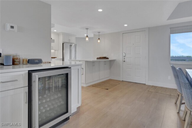 Building Photo - 12945 Vanderbilt Dr