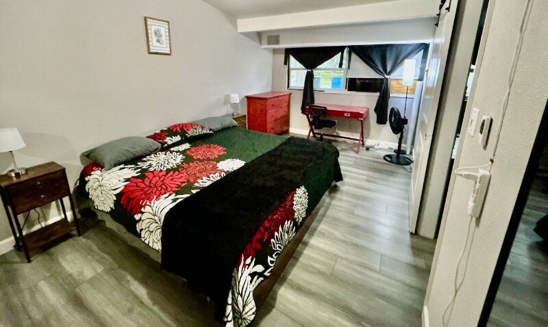 Building Photo - 814 E 126th Ave