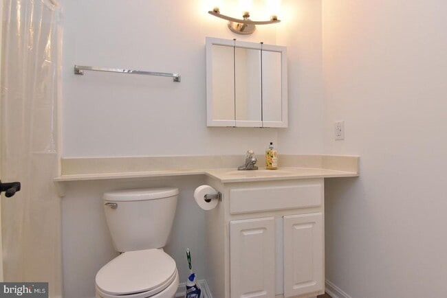 Building Photo - 117 Lakeside Dr