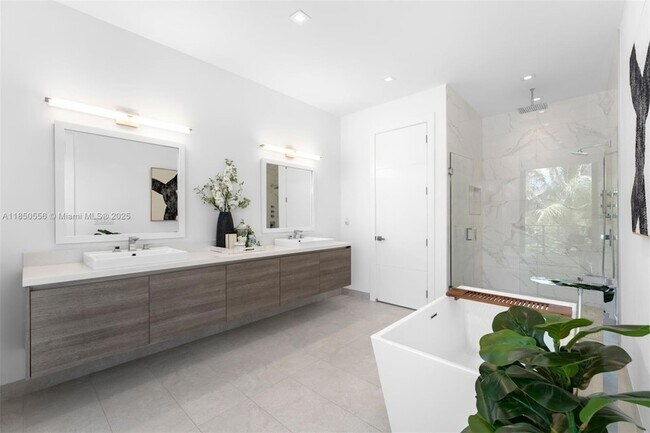 Building Photo - 16703 Botaniko Dr S