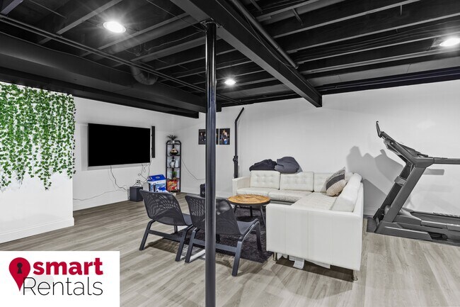 Building Photo - 944 Wellesley Pl Dr