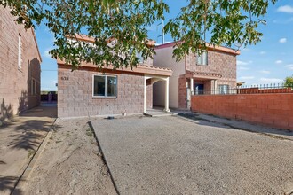 Building Photo - 3 bedroom 2 bath home in East El Paso!