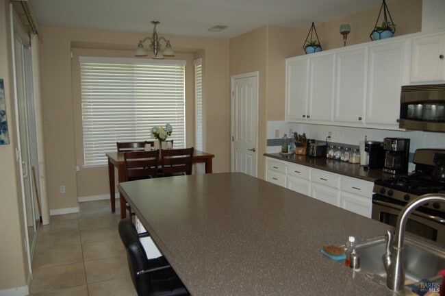 Primary Photo - 402 Palisades Dr