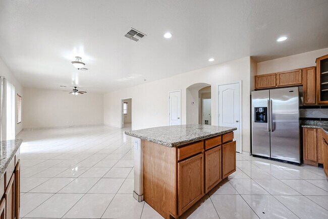 Building Photo - Beautiful 7 bedroom