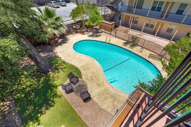 Building Photo - 910 Duncan Ln